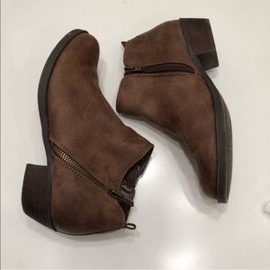 Carlos Womens Brown Zipper Ankle Booties Size 6.5M